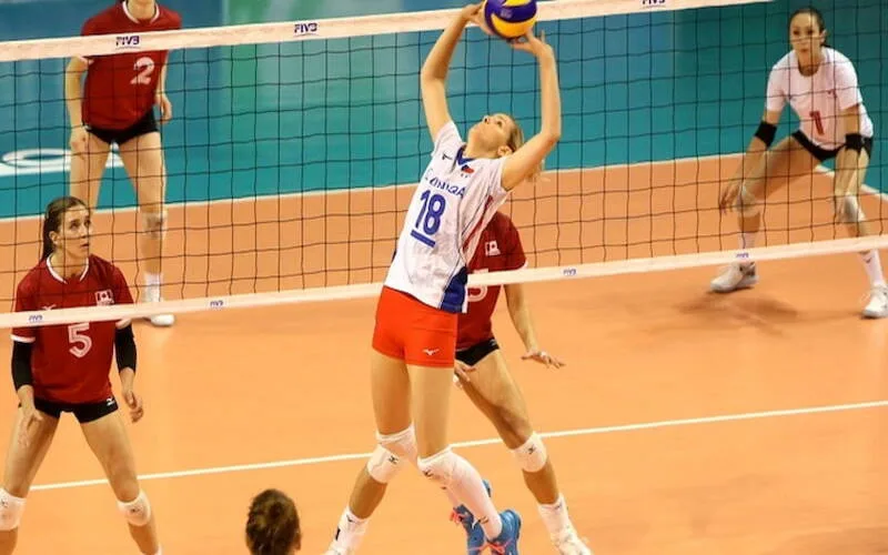 ky thuat chuyen bong cao tay va cach thuc hien hieu qua