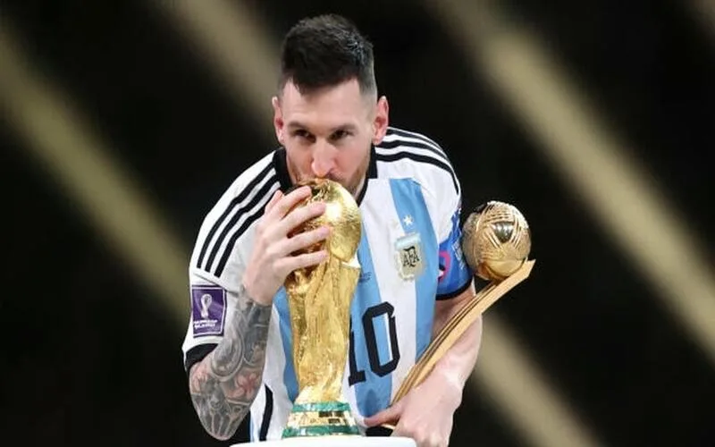 messi sinh nam bao nhieu nhung cot moc dang nho trong su nghiep