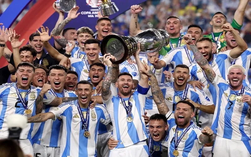 messi sinh nam bao nhieu nhung cot moc dang nho trong su nghiep