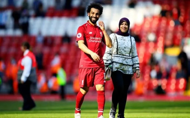 vo mohamed salah la ai chuyen tinh cua ngoi sao bong da ai cap