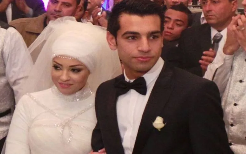 vo mohamed salah la ai chuyen tinh cua ngoi sao bong da ai cap